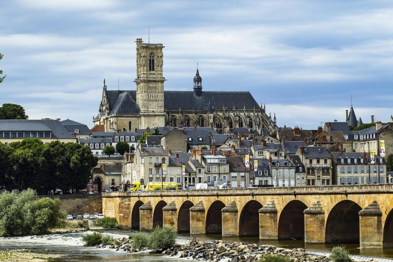 Sejour Tout Confort En Plein Coeur De Nevers, Studios Galet-Carbone Ou Terra Cotta Zewnętrze zdjęcie